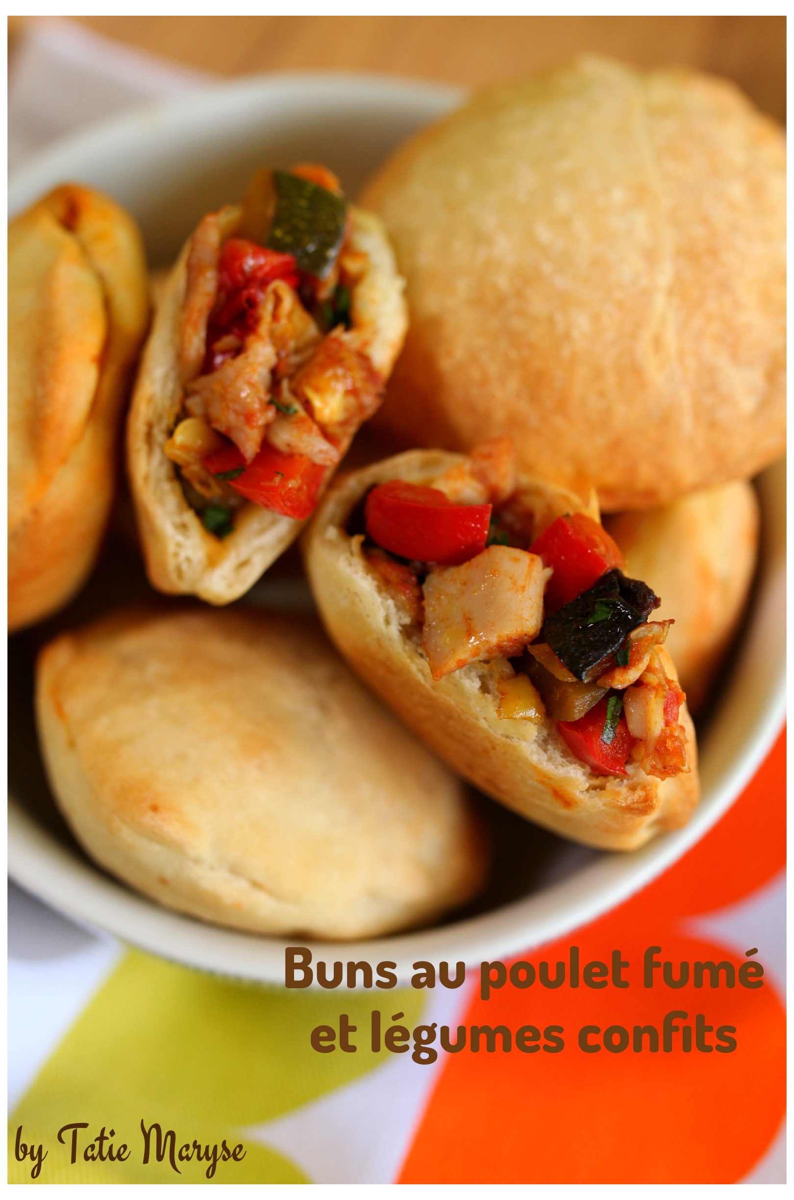 Bun au poulet fumé et légumes confits