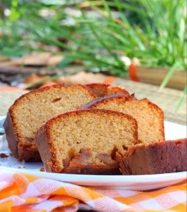 Recette du CAKE aux POMMES caramélisées au SHRUBB, selon Tatie Maryse