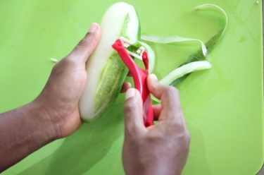 découpe crudité concombre