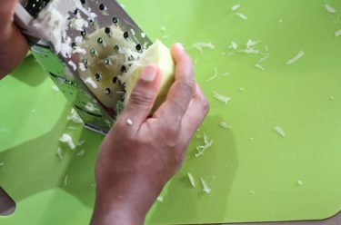 découpe papaye verte râpée crudité Antillaise