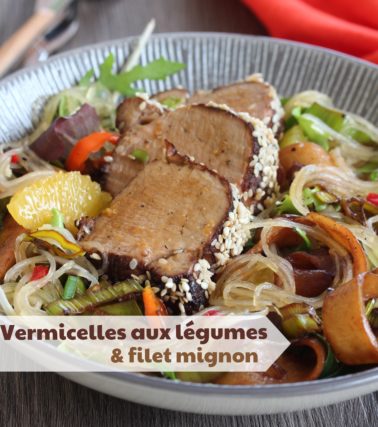 Salade tiède de vermicelles, filet mignon de porc en croûte