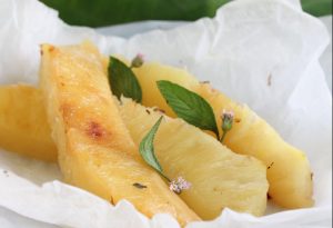 papillote d'ananas aux herbes