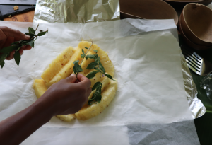 papillote d'ananas aux herbes