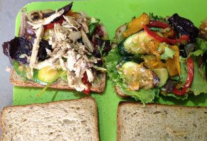 sandwich poulet rôti antillais et légumes grillés