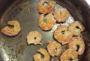 Spaghetti Panzani aux crevettes sautées au rhum vieux et pesto bouquet garni