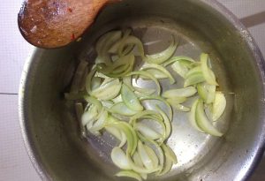 bouillon de nouilles au coeur de cocotier et crevettes antillais