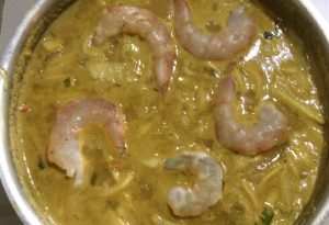 bouillon de nouilles au coeur de cocotier et crevettes antillais