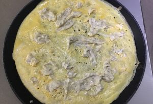 omelette garnie légumes et lard