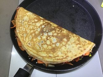 omelette garnie légumes et lard