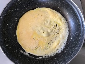 Omelette au fromage et aux herbes