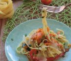 tagliatelles de légumes et cacahuètes grillées