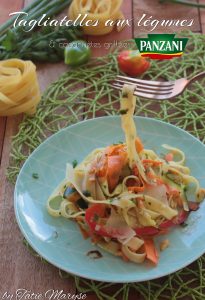 tagliatelles de légumes et cacahuètes grillées