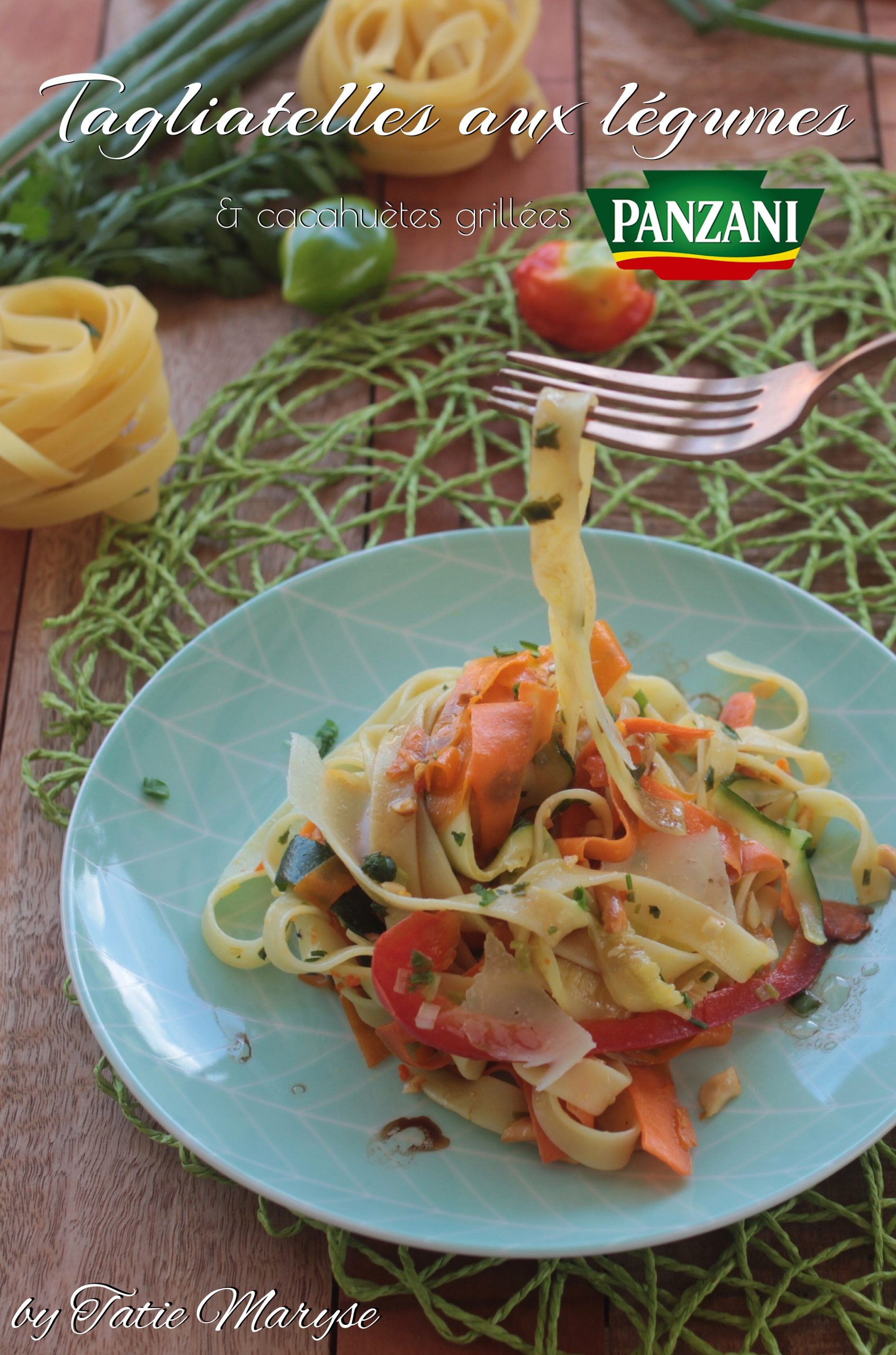 tagliatelles de légumes et cacahuètes grillées