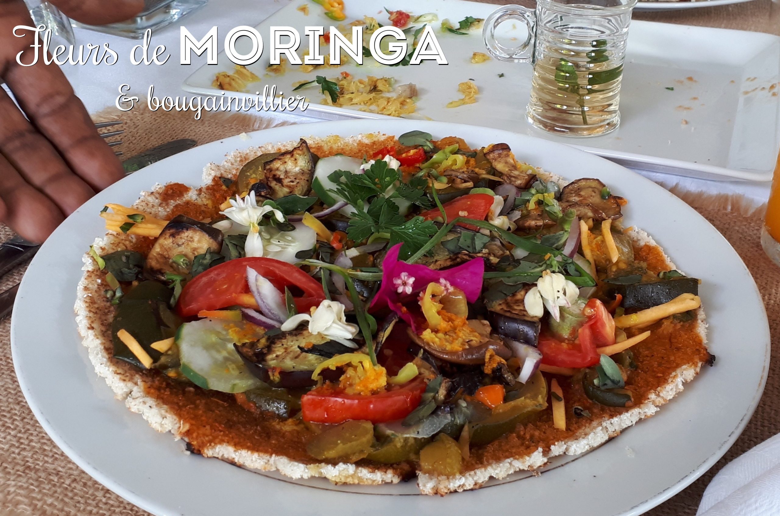 fleurs de moringa et bougainvillier