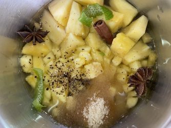 ananas au sirop épicé