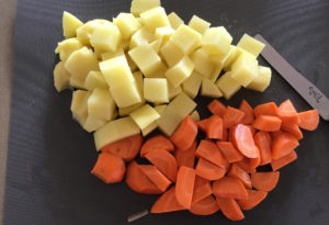 découpe pomme de terre et carotte