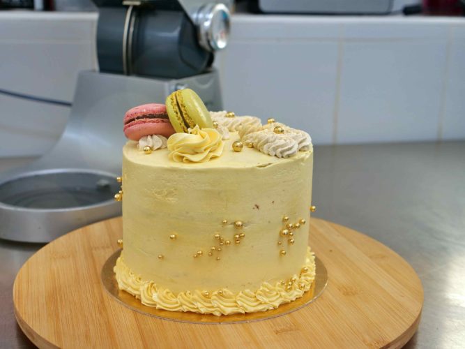 Layer cake anniversaire personnalisé Martinique