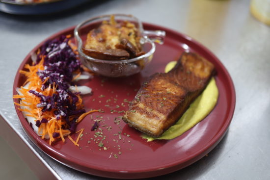 Assiette colorée saveurs antillaises