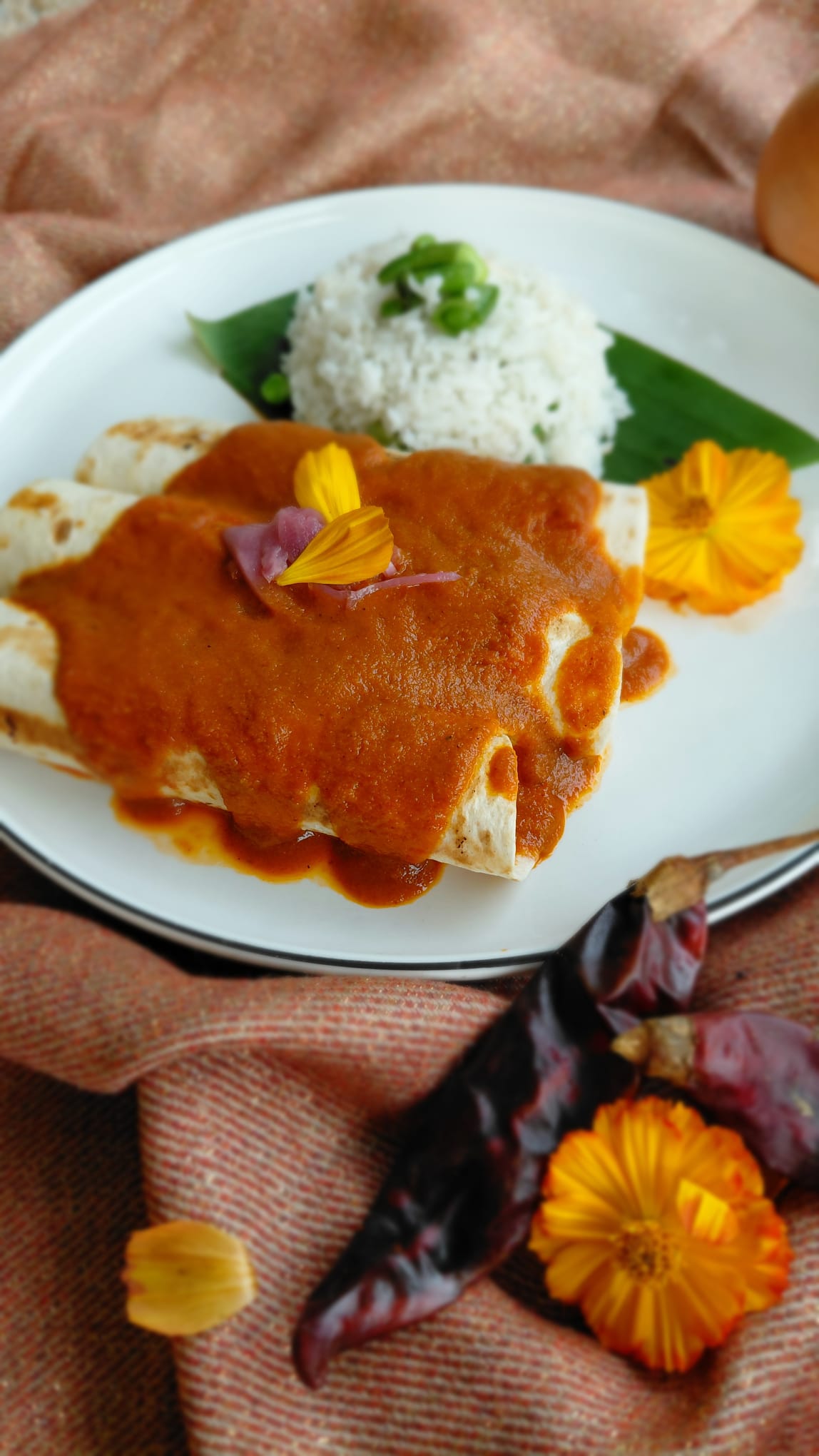 Enchiladas de poulet, sauce poivron fumé Enchiladas de poulet, sauce poivron fumé
