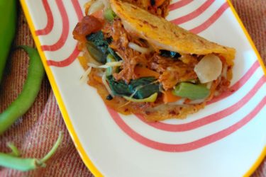 Quesadilla de banane plantain au fromage et saucisse merguez